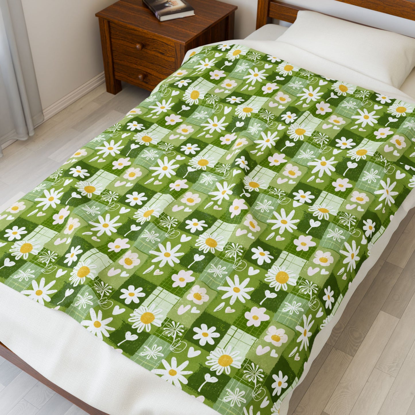 Cozy Floral Velveteen Plush Blanket for Home Decor, Gifts, Bedtime, Picnics, Indoor Comfort
