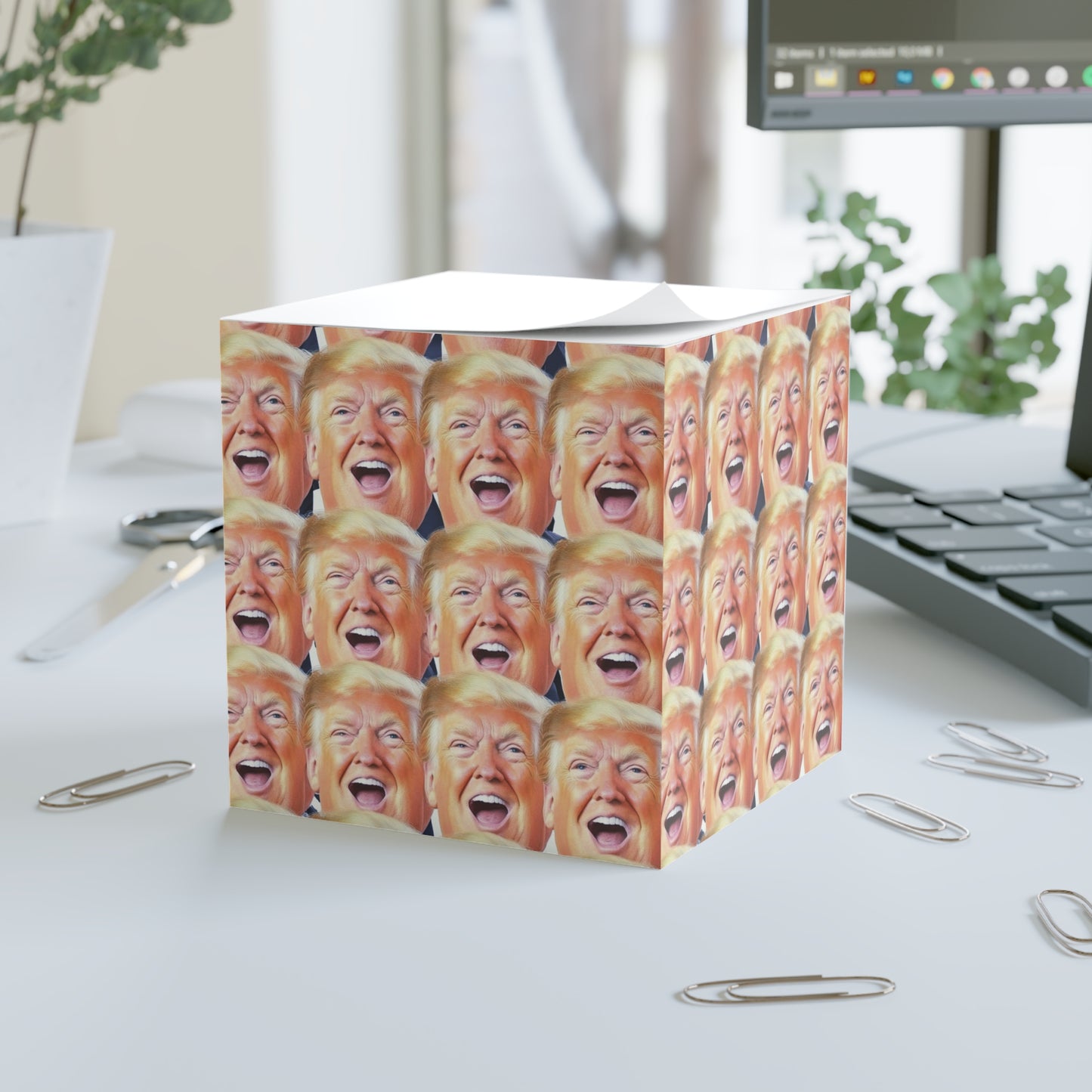 Donald Trump Funny Note Cube, Humor Desk Accessories, Office Supplies, Gift for Politics Lovers, Unique Home Decor, Party Favors, Gag Gifts
