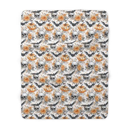 Cozy Halloween Sherpa Fleece Blanket - Spooky Skull & Pumpkin Design, Perfect for Fall Decor, Horror Movie Nights, Gift Idea