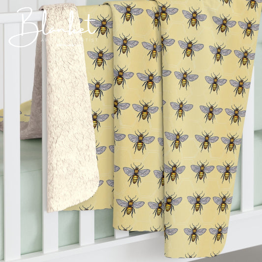 Cozy Bee Pattern Sherpa Fleece Blanket, Soft Throw for Home Decor, Gift for Nature Lovers, Bee Lover Blanket, Warm Bedspread