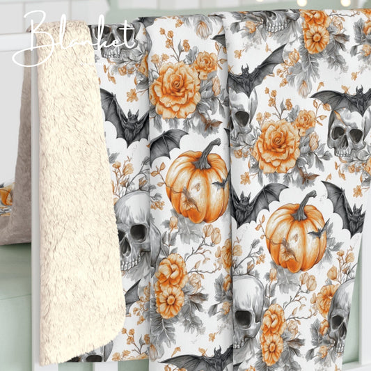 Cozy Halloween Sherpa Fleece Blanket - Spooky Skull & Pumpkin Design, Perfect for Fall Decor, Horror Movie Nights, Gift Idea